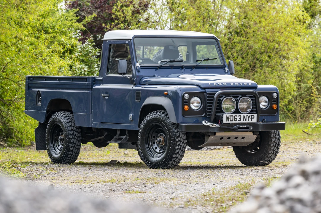 2013 Land Rover Defender 110 - Image 3 of 31