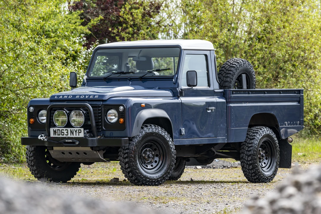 2013 Land Rover Defender 110 - Image 9 of 31