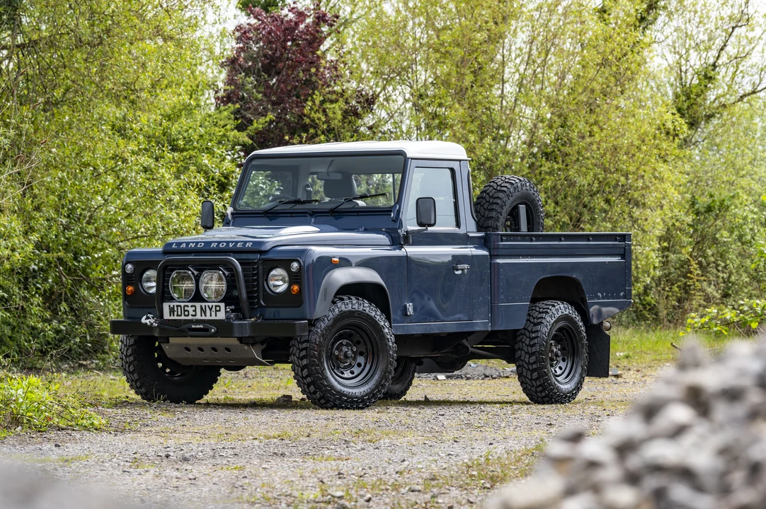 2013 Land Rover Defender 110 - Image 17 of 31
