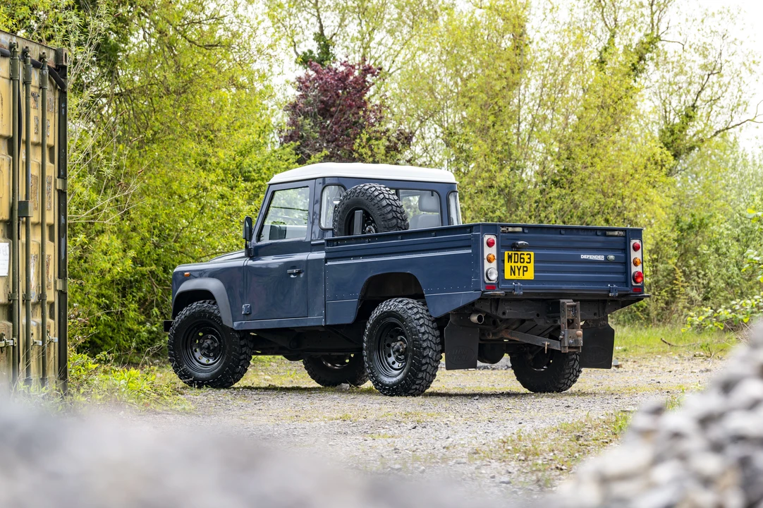 2013 Land Rover Defender 110 - Image 15 of 31