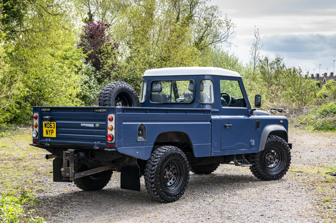 2013 Land Rover Defender 110 - Image 13 of 31