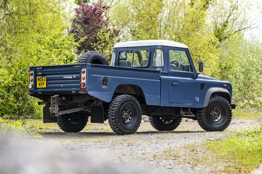 2013 Land Rover Defender 110 - Image 5 of 31