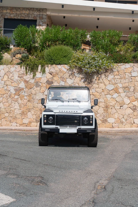2013 Land Rover Defender 110 - Image 25 of 31