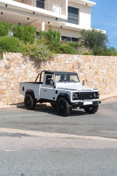 2013 Land Rover Defender 110 - Image 24 of 31