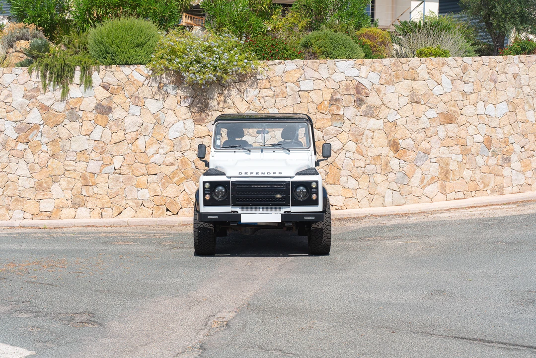 2013 Land Rover Defender 110 - Image 2 of 31