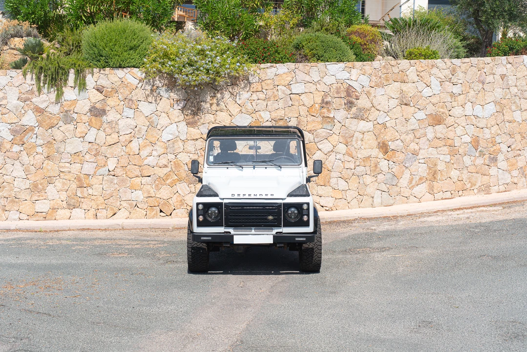 2013 Land Rover Defender 110 - Image 10 of 31