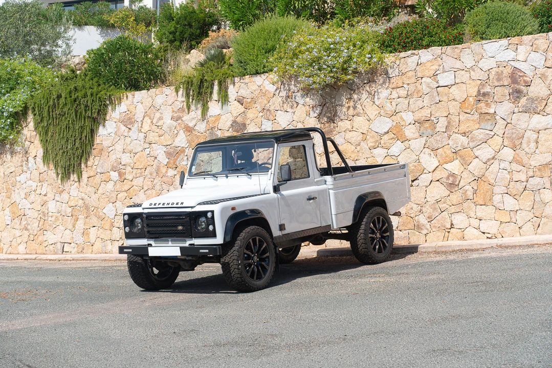 2013 Land Rover Defender 110 - Image 11 of 31