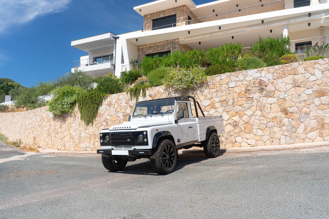 2013 Land Rover Defender 110 - Image 18 of 31