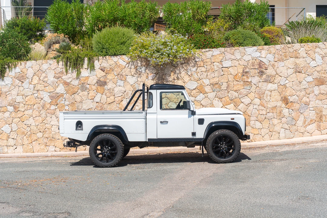 2013 Land Rover Defender 110 - Image 8 of 31