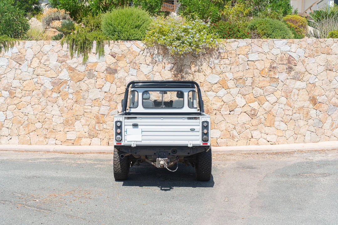 2013 Land Rover Defender 110 - Image 13 of 31