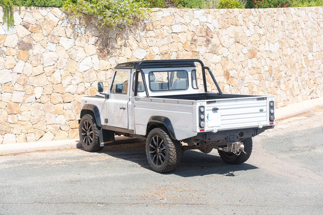 2013 Land Rover Defender 110 - Image 12 of 31