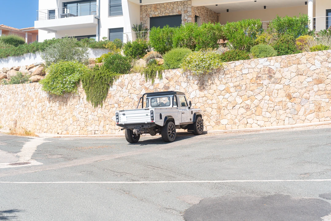 2013 Land Rover Defender 110 - Image 14 of 31