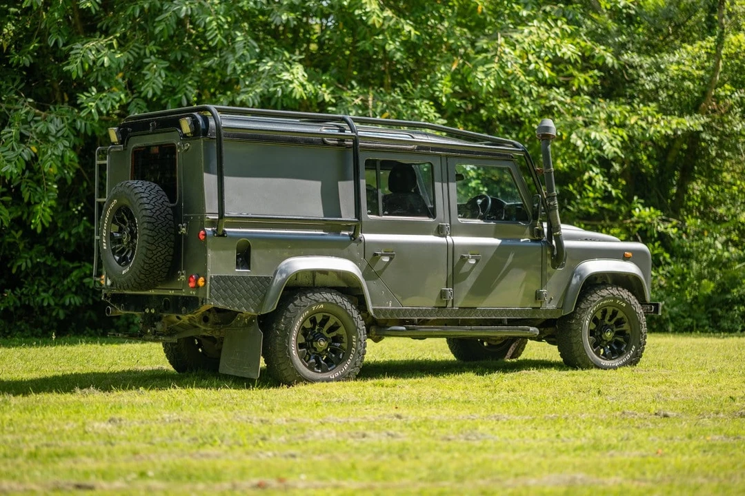 2013 Land Rover Defender 110 - Image 13 of 30