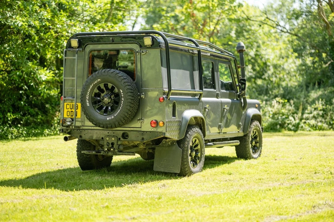 2013 Land Rover Defender 110 - Image 15 of 30