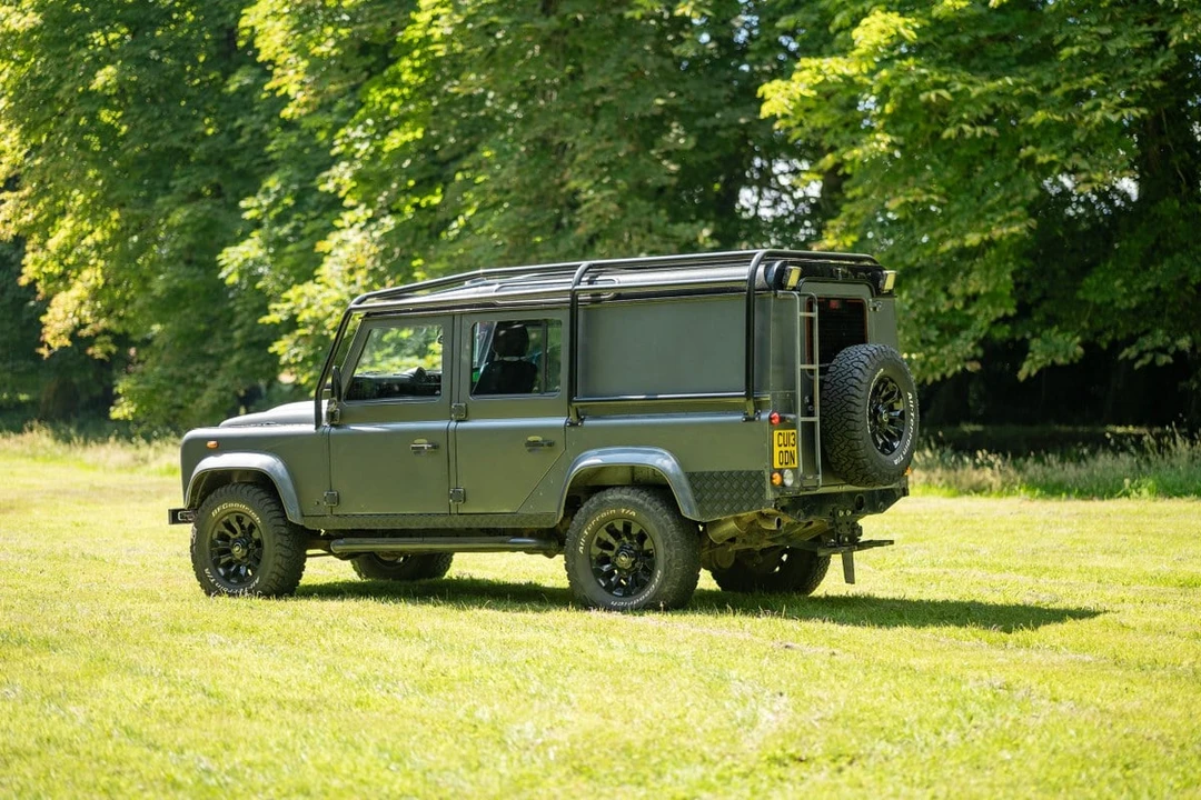 2013 Land Rover Defender 110 - Image 17 of 30