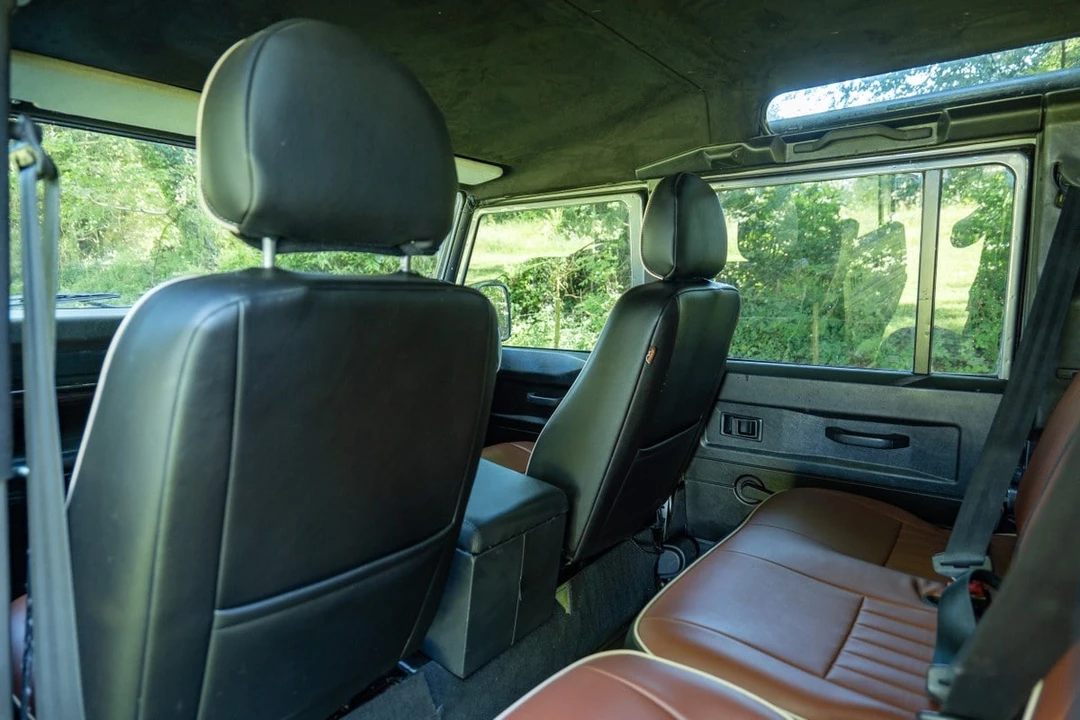 2013 Land Rover Defender 110 - Image 29 of 30