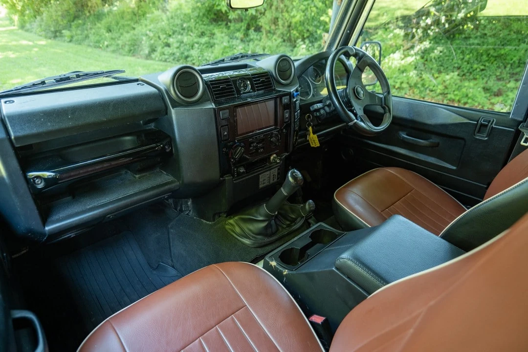 2013 Land Rover Defender 110 - Image 4 of 30