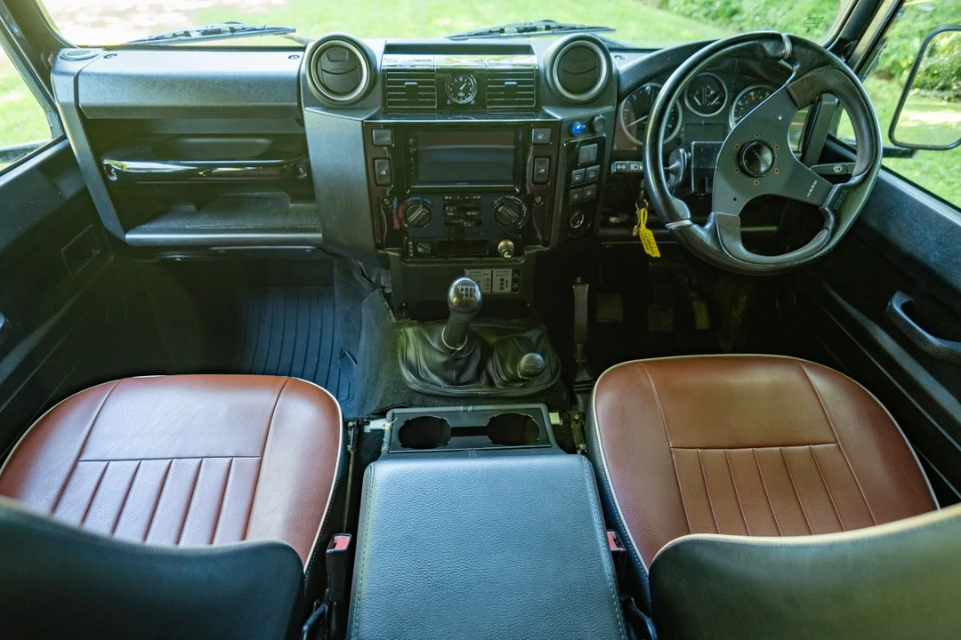 2013 Land Rover Defender 110 - Image 20 of 30