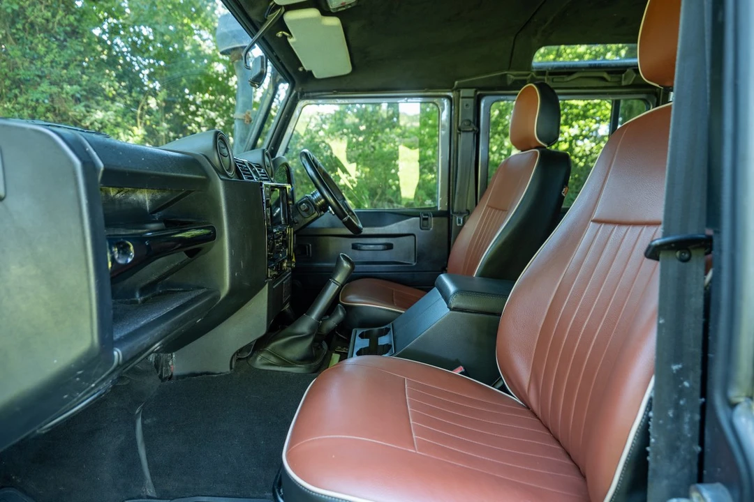 2013 Land Rover Defender 110 - Image 21 of 30