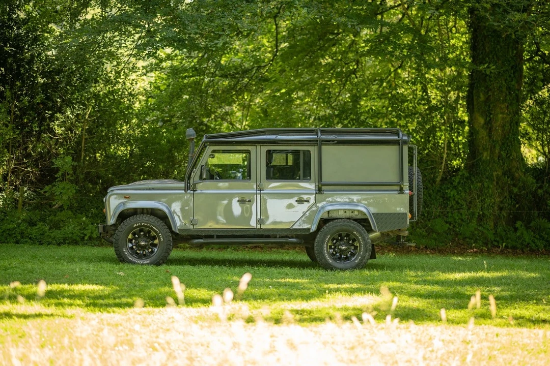 2013 Land Rover Defender 110 - Image 7 of 30