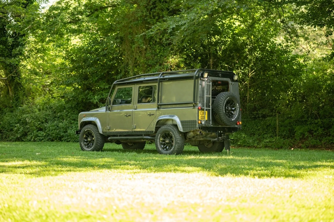 2013 Land Rover Defender 110 - Image 9 of 30