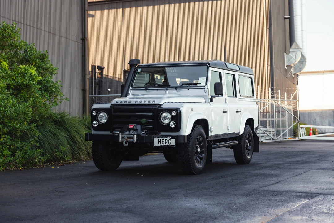 2013 Land Rover Defender 110 - Image 7 of 31