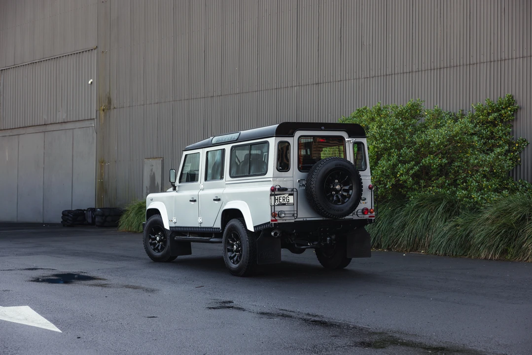 2013 Land Rover Defender 110 - Image 5 of 31