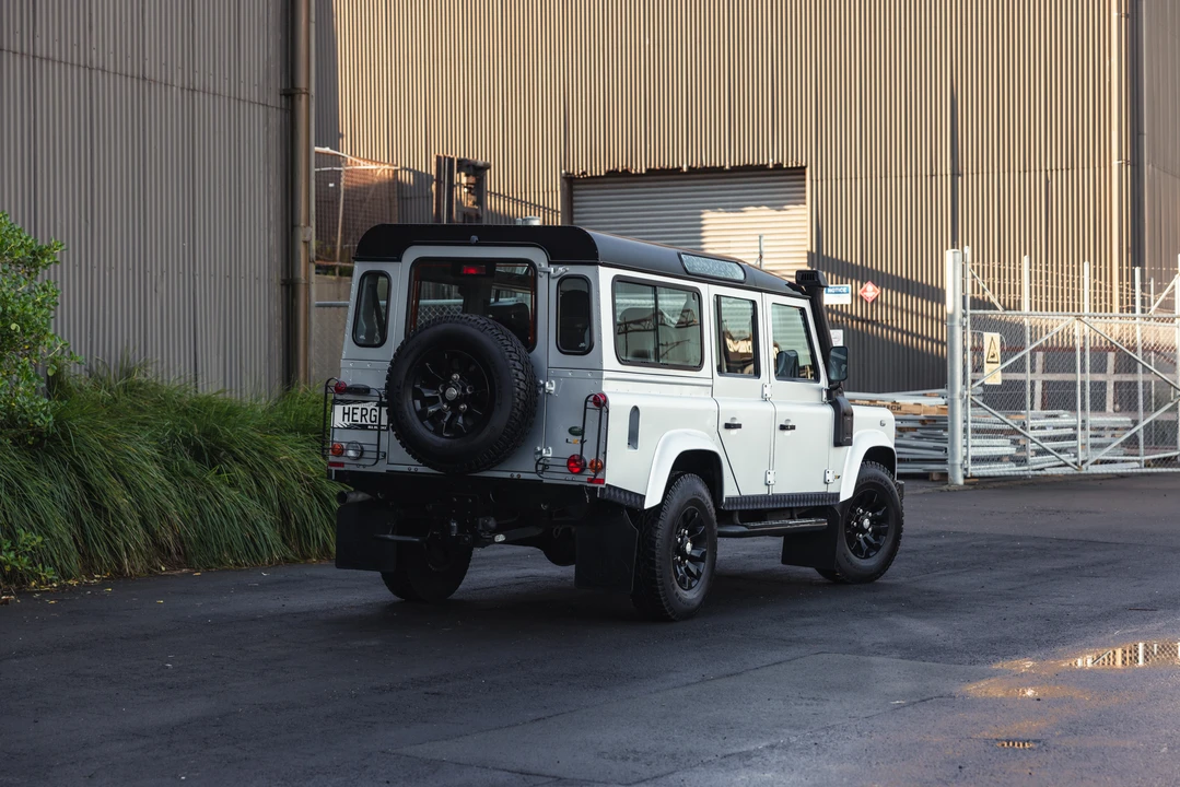2013 Land Rover Defender 110 - Image 4 of 31