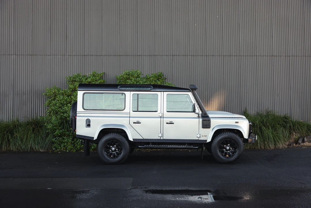 2013 Land Rover Defender 110 - Image 3 of 31