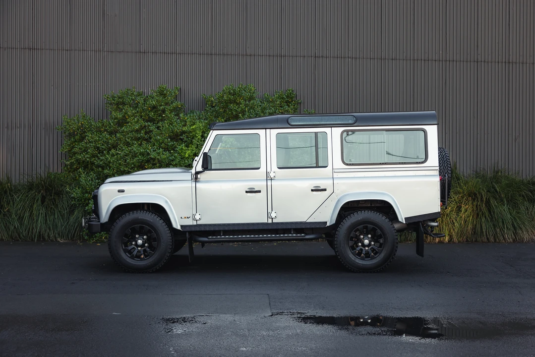 2013 Land Rover Defender 110 - Image 6 of 31