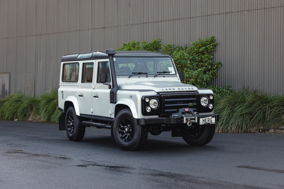 2013 Land Rover Defender 110 - Image 2 of 31