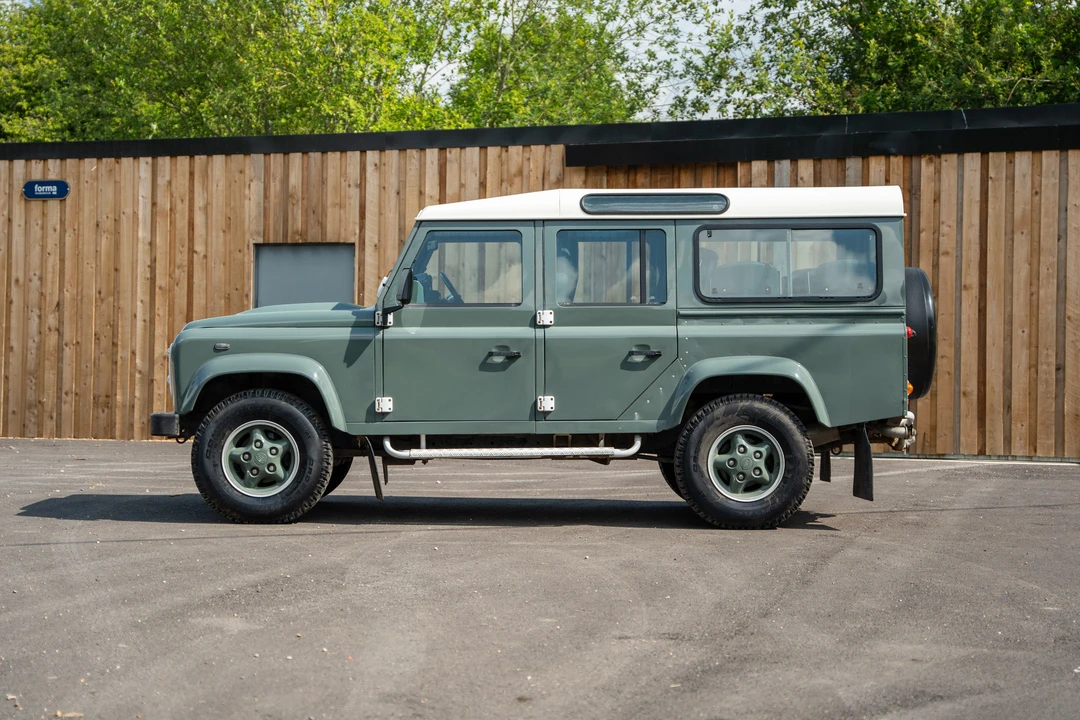 2013 Land Rover Defender 110 - Image 4 of 31