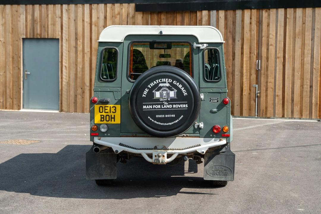 2013 Land Rover Defender 110 - Image 14 of 31