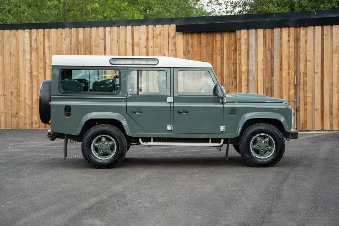 2013 Land Rover Defender 110 - Image 16 of 31