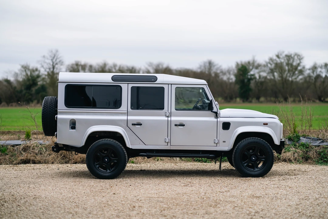 2013 Land Rover Defender 110 - Image 4 of 31