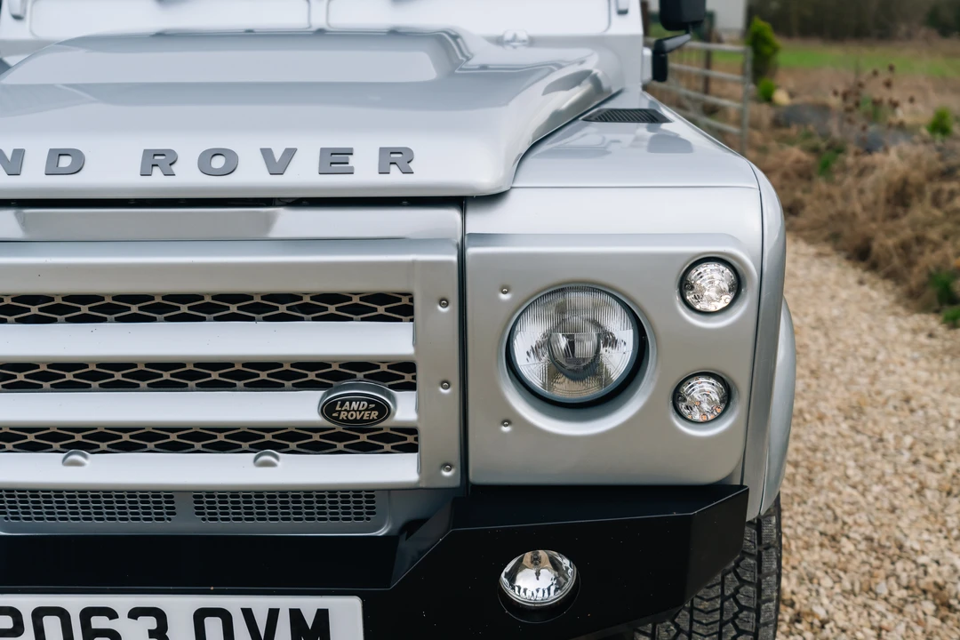 2013 Land Rover Defender 110 - Image 15 of 31