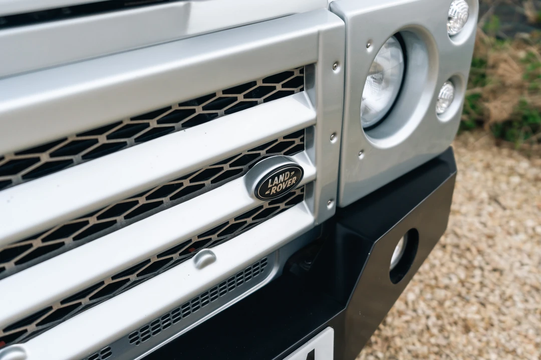 2013 Land Rover Defender 110 - Image 17 of 31