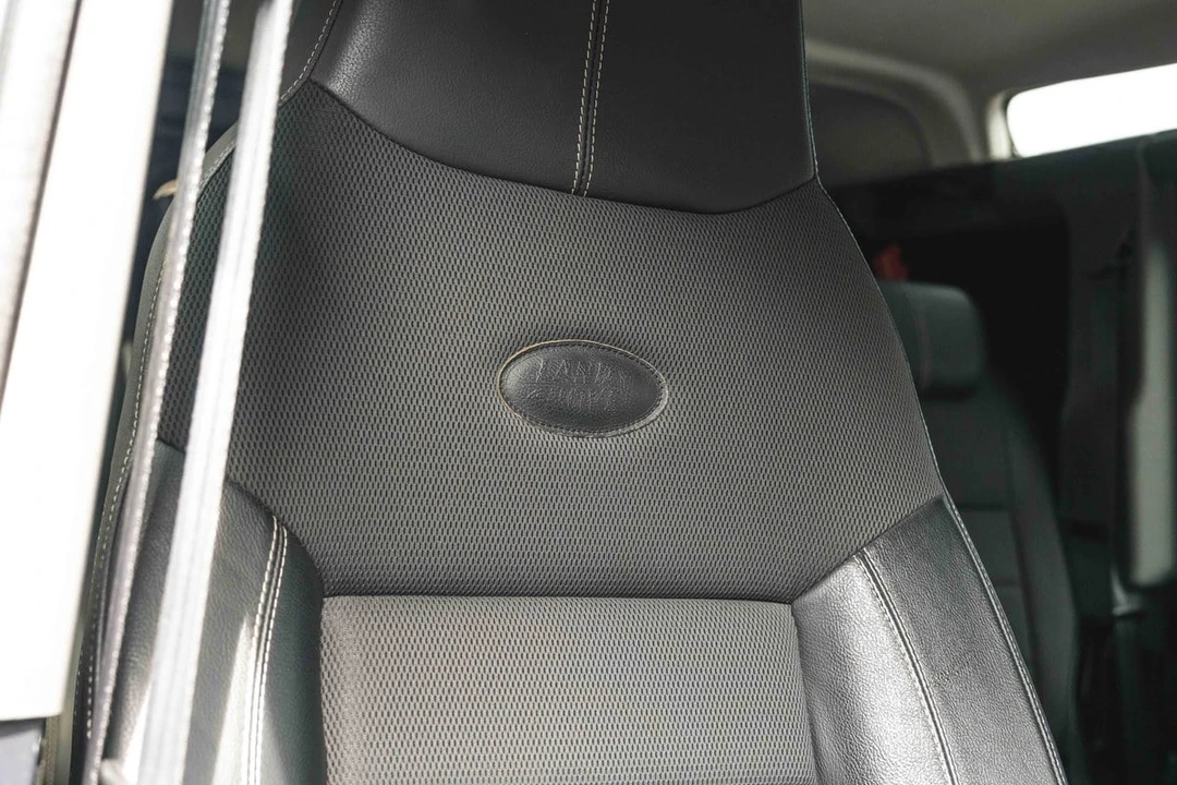 2013 Land Rover Defender 110 - Image 7 of 30