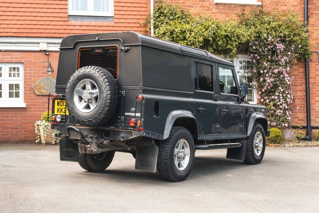 2013 Land Rover Defender 110 - Image 13 of 30