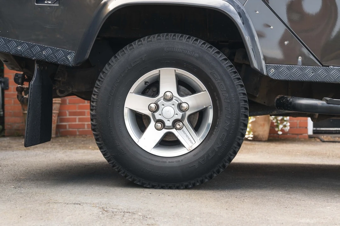 2013 Land Rover Defender 110 - Image 26 of 30
