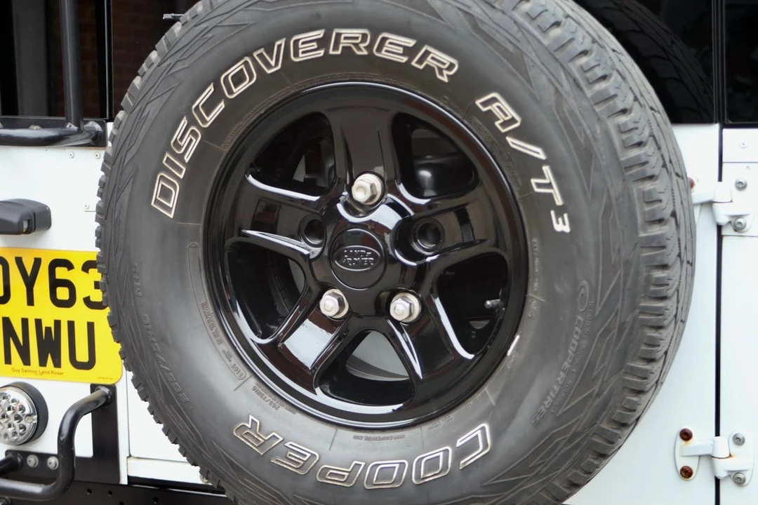 2013 Land Rover Defender 110 - Image 21 of 30