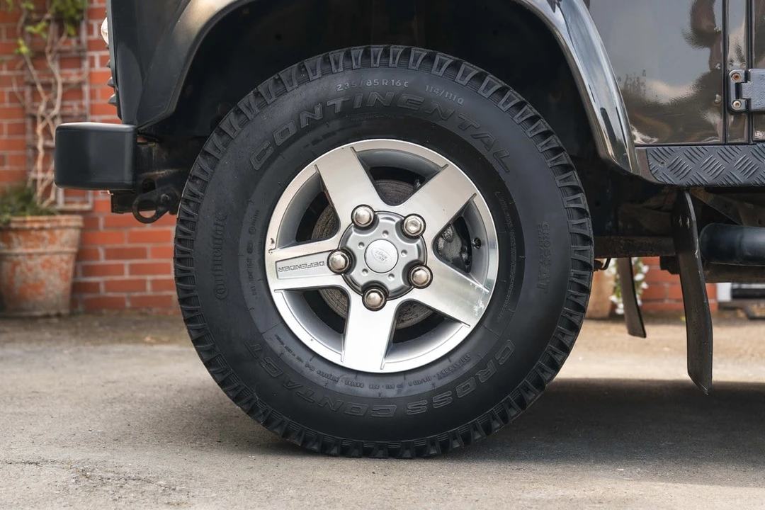 2013 Land Rover Defender 110 - Image 24 of 30