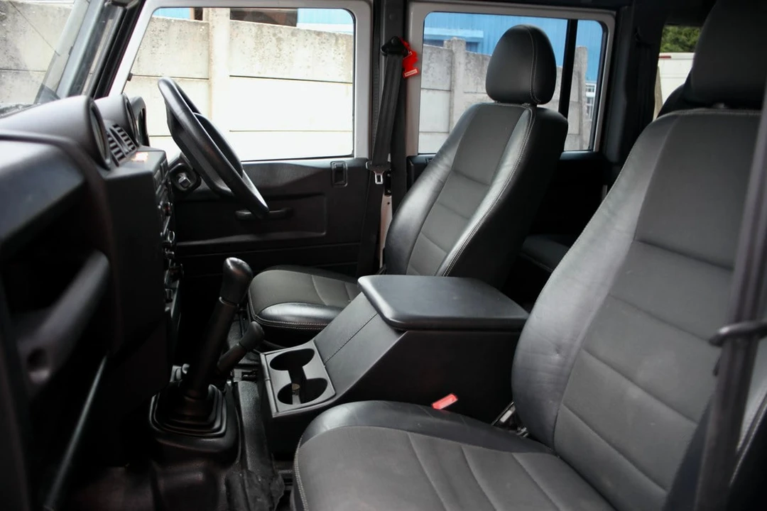 2013 Land Rover Defender 110 - Image 27 of 30