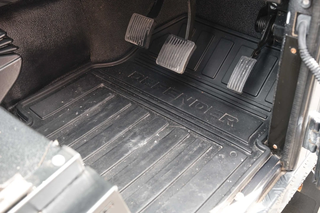 2013 Land Rover Defender 110 - Image 29 of 30