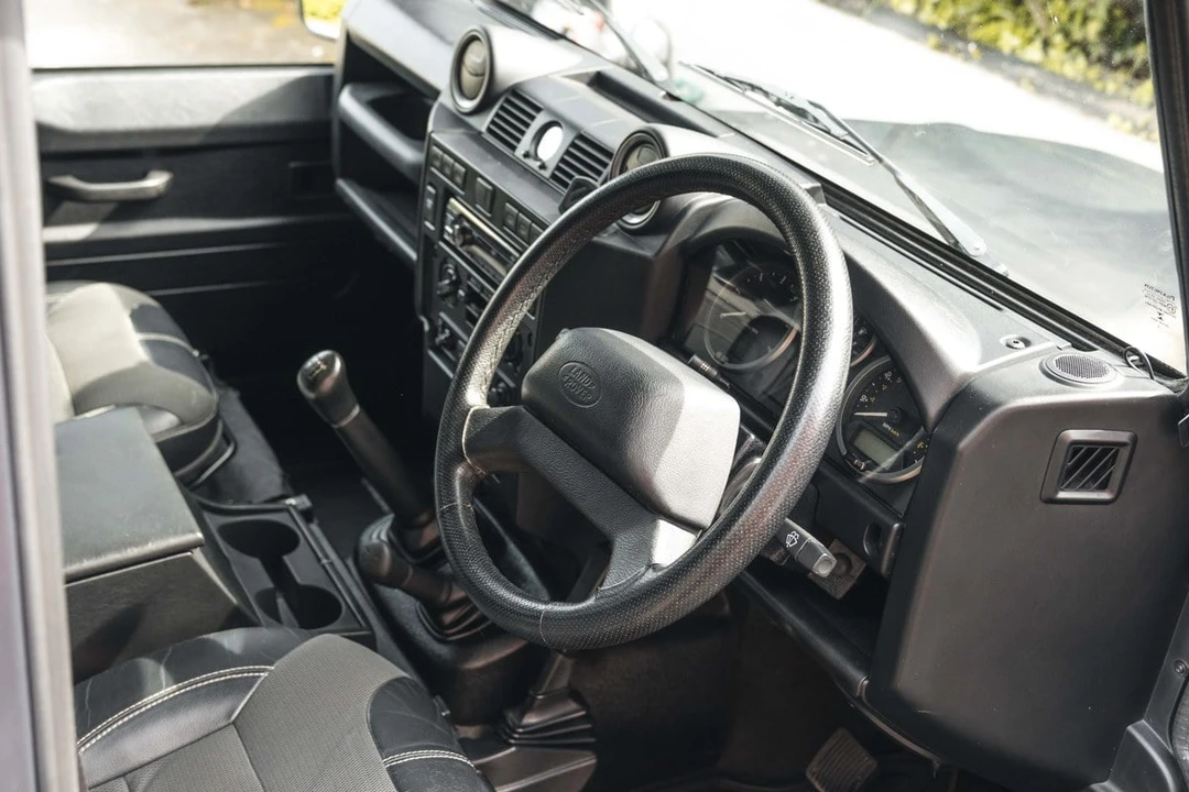 2013 Land Rover Defender 110 - Image 6 of 30