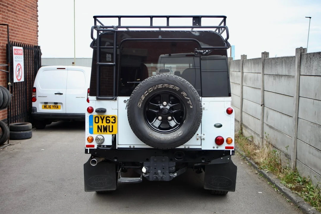 2013 Land Rover Defender 110 - Image 20 of 30