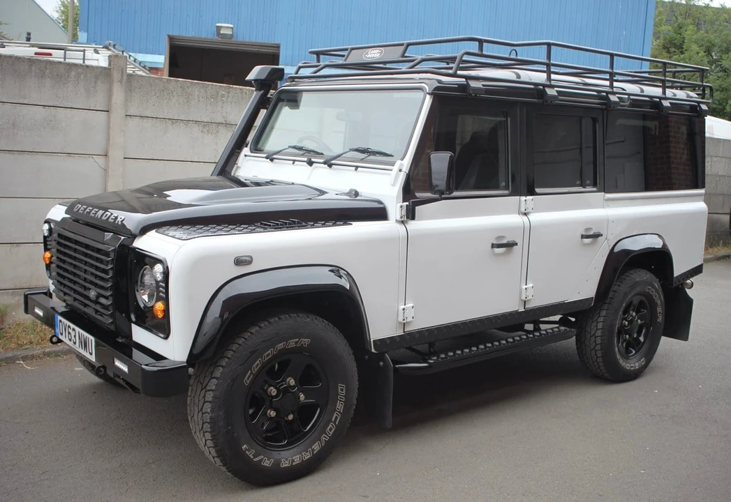2013 Land Rover Defender 110 - Image 13 of 30