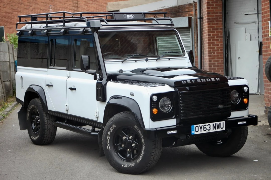 2013 Land Rover Defender 110 - Image 7 of 30