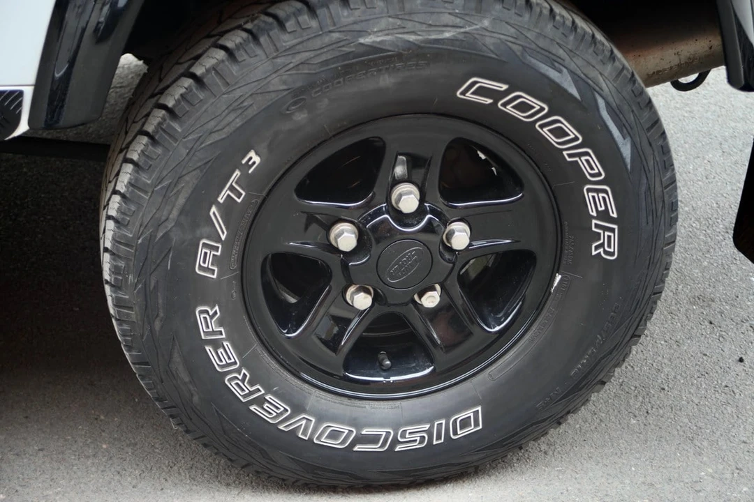 2013 Land Rover Defender 110 - Image 23 of 30