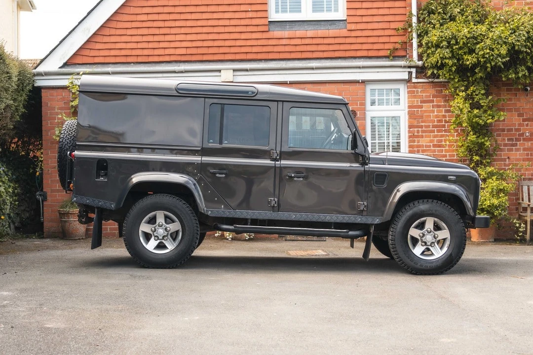 2013 Land Rover Defender 110 - Image 19 of 30